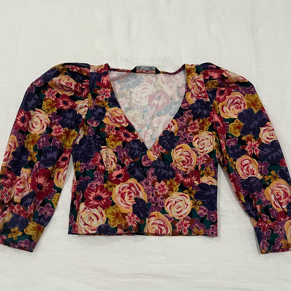 Zara floral cropped top, puffy shoulders,  97% Cotton & 3% Elastane